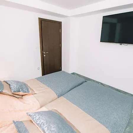 Apartment Awesome In W/ Outdoor Swimming Pool, Wifi And 1 Bedrooms *