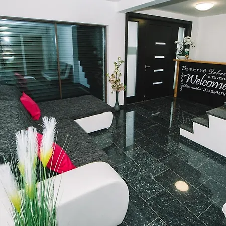Awesome In W/ Outdoor Swimming Pool, Wifi And 1 Bedrooms *